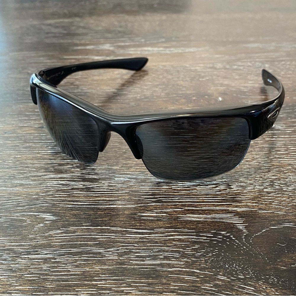Oakley Black sunglasses - Bottlecap : Polarized